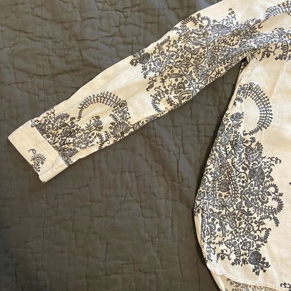 Woman’s Small Softened Loft long sleeved shirt - Picture 6 of 6